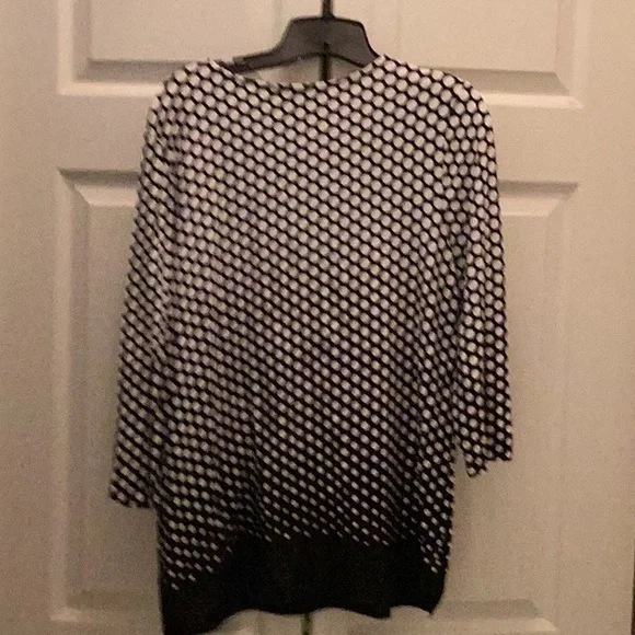 🖤NWT Fabulous Chicos Size 1 Fun Top Wardrobe Closet Must Have 🖤 - Picture 7 of 9